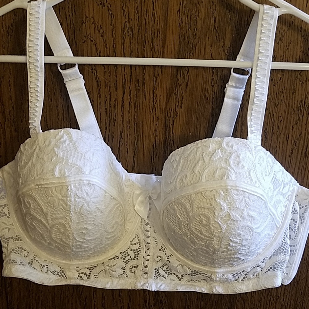 White lace convertible bra w/ lingerie bag